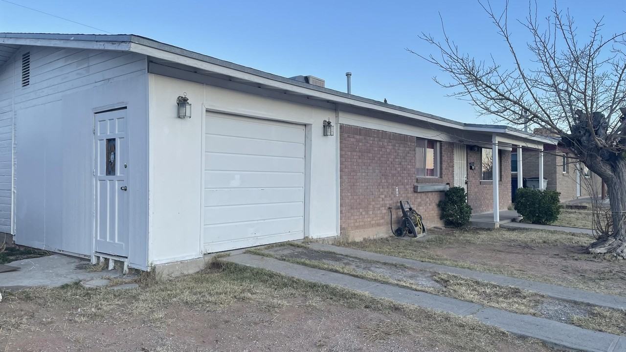 9224 Montgomery Dr - Photo 3 of 17