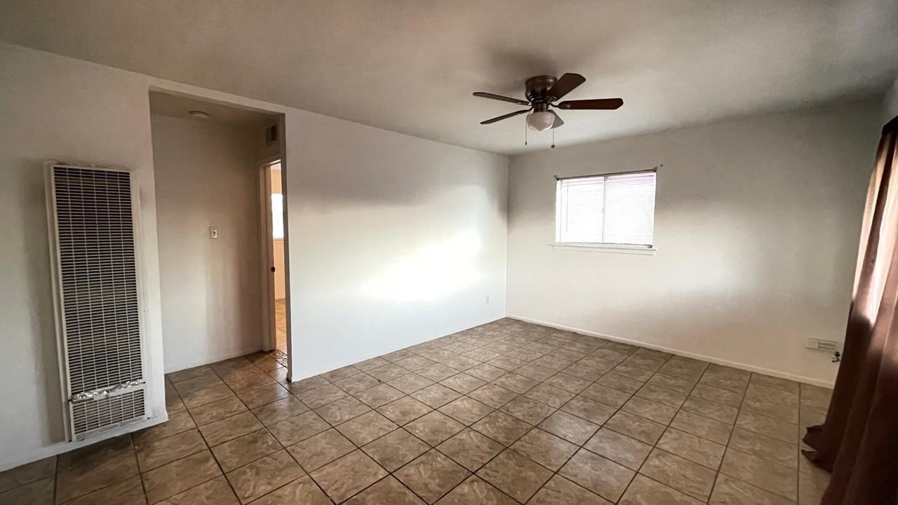 9224 Montgomery Dr - Photo 4 of 17