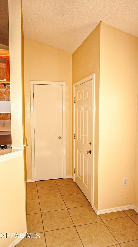 3559 Oasis Dr - Photo 2 of 18