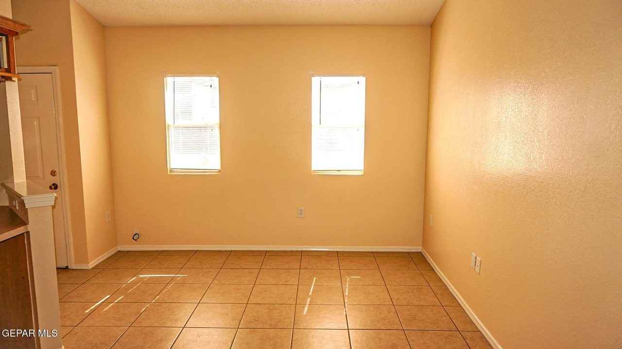 3559 Oasis Dr - Photo 3 of 18