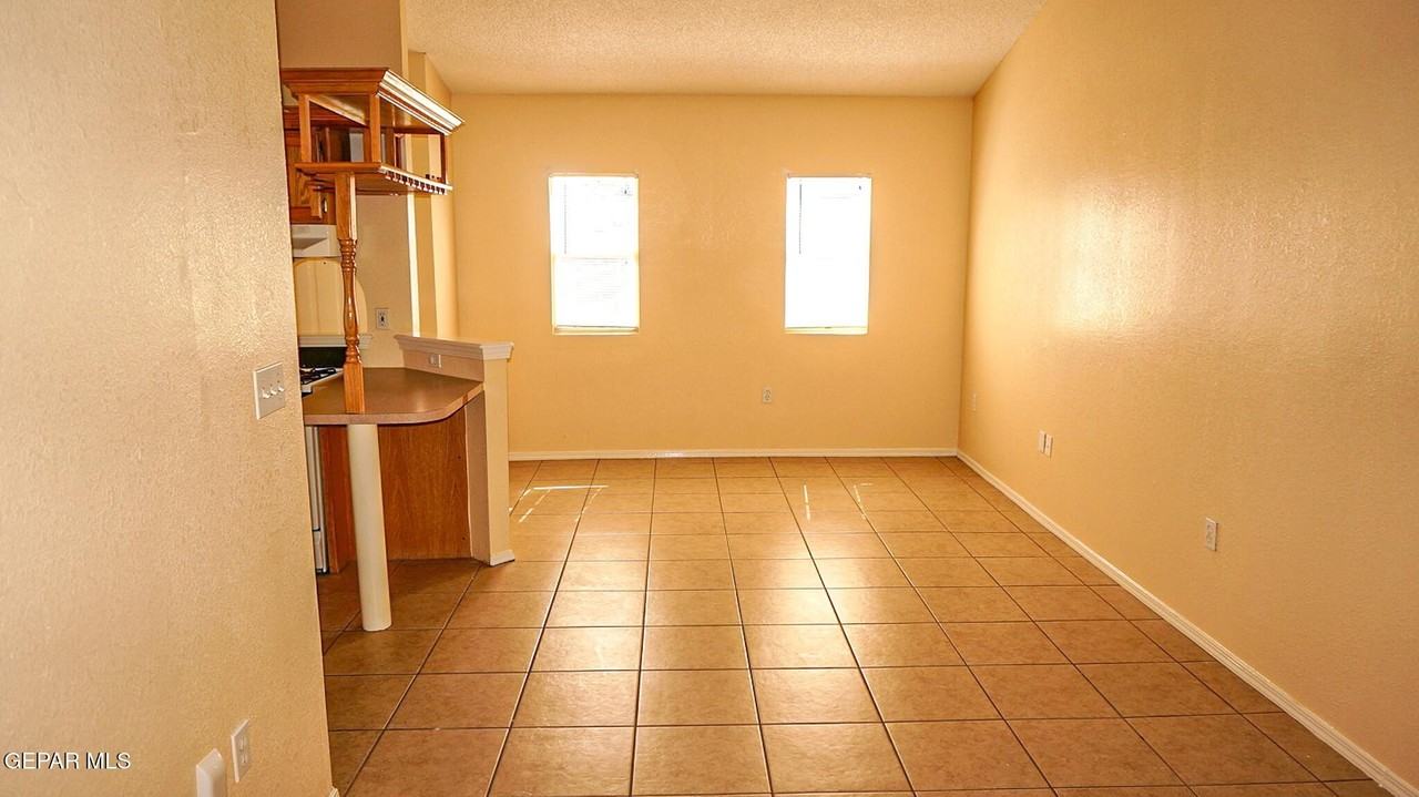 3559 Oasis Dr - Photo 5 of 18