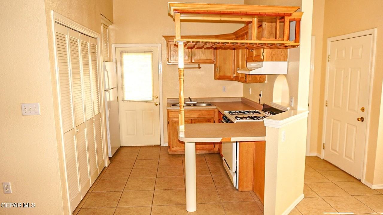 3559 Oasis Dr - Photo 6 of 18