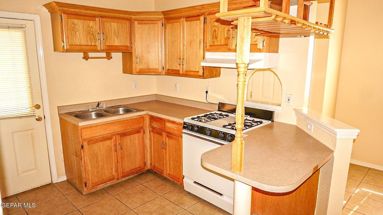 3559 Oasis Dr - Photo 7 of 18