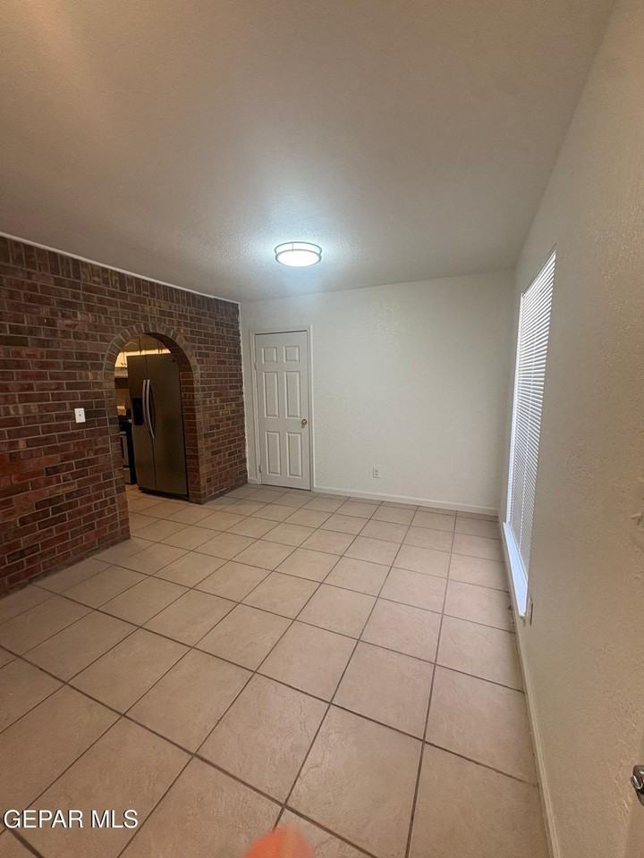 3417 Guthrie St - Photo 4 of 25