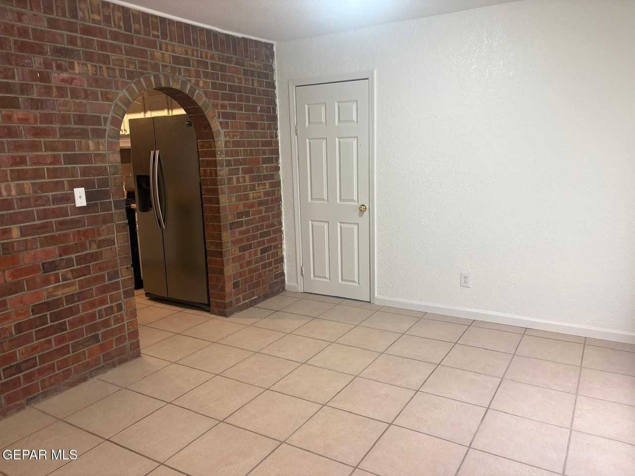 3417 Guthrie St - Photo 5 of 25