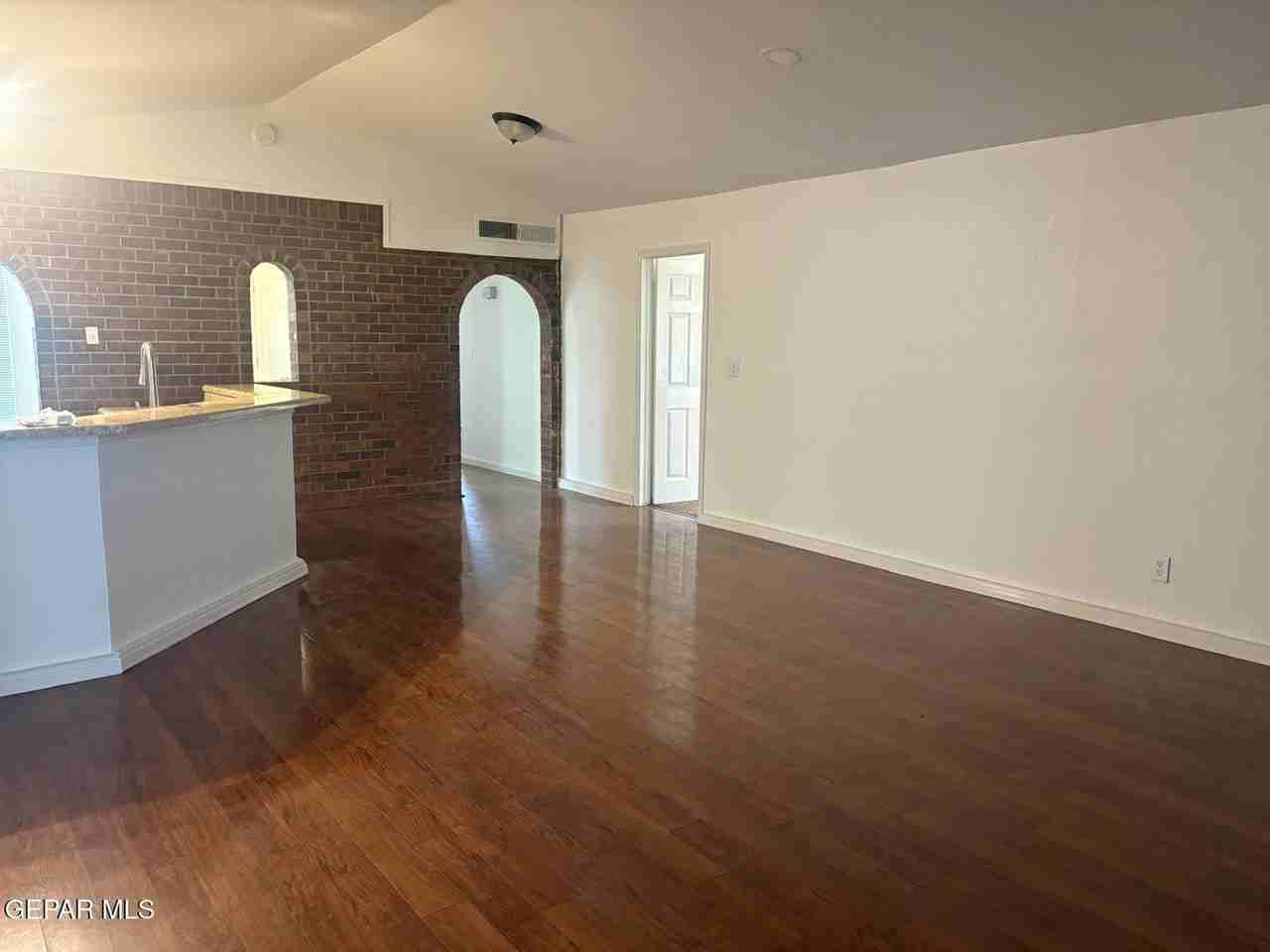 3417 Guthrie St - Photo 7 of 25