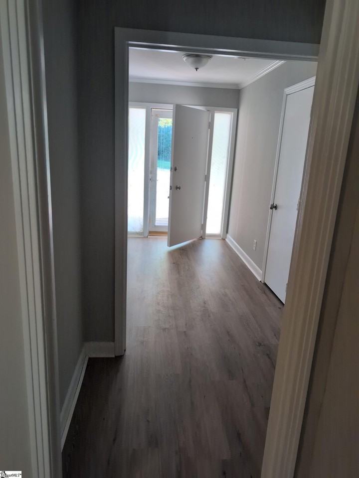 218 Saratoga Ave - Photo 3 of 9