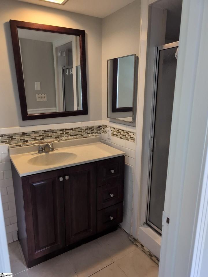 218 Saratoga Ave - Photo 4 of 9