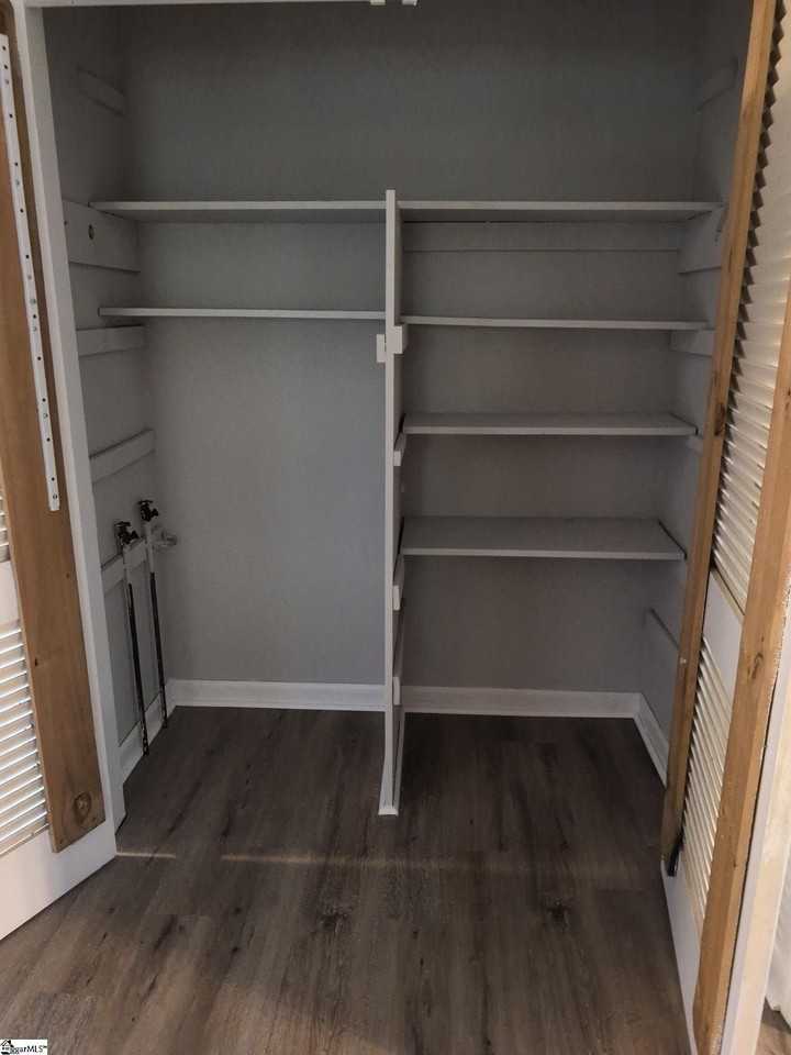 218 Saratoga Ave - Photo 5 of 9