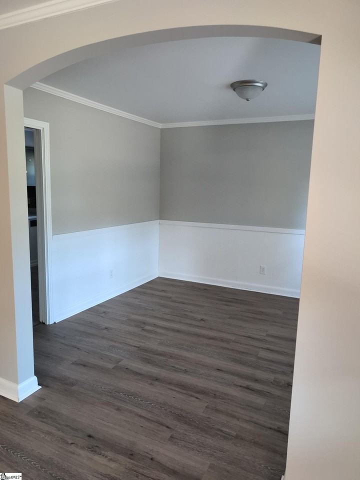 218 Saratoga Ave - Photo 6 of 9