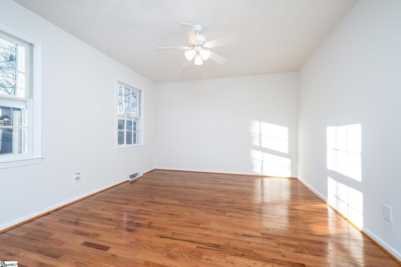 125 Newgate Dr - Photo 3 of 35