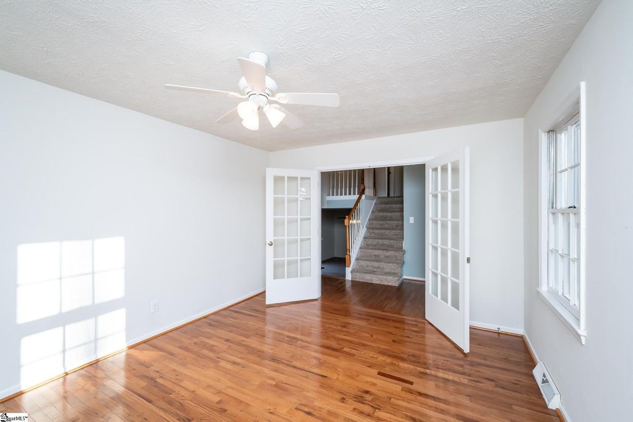 125 Newgate Dr - Photo 5 of 35