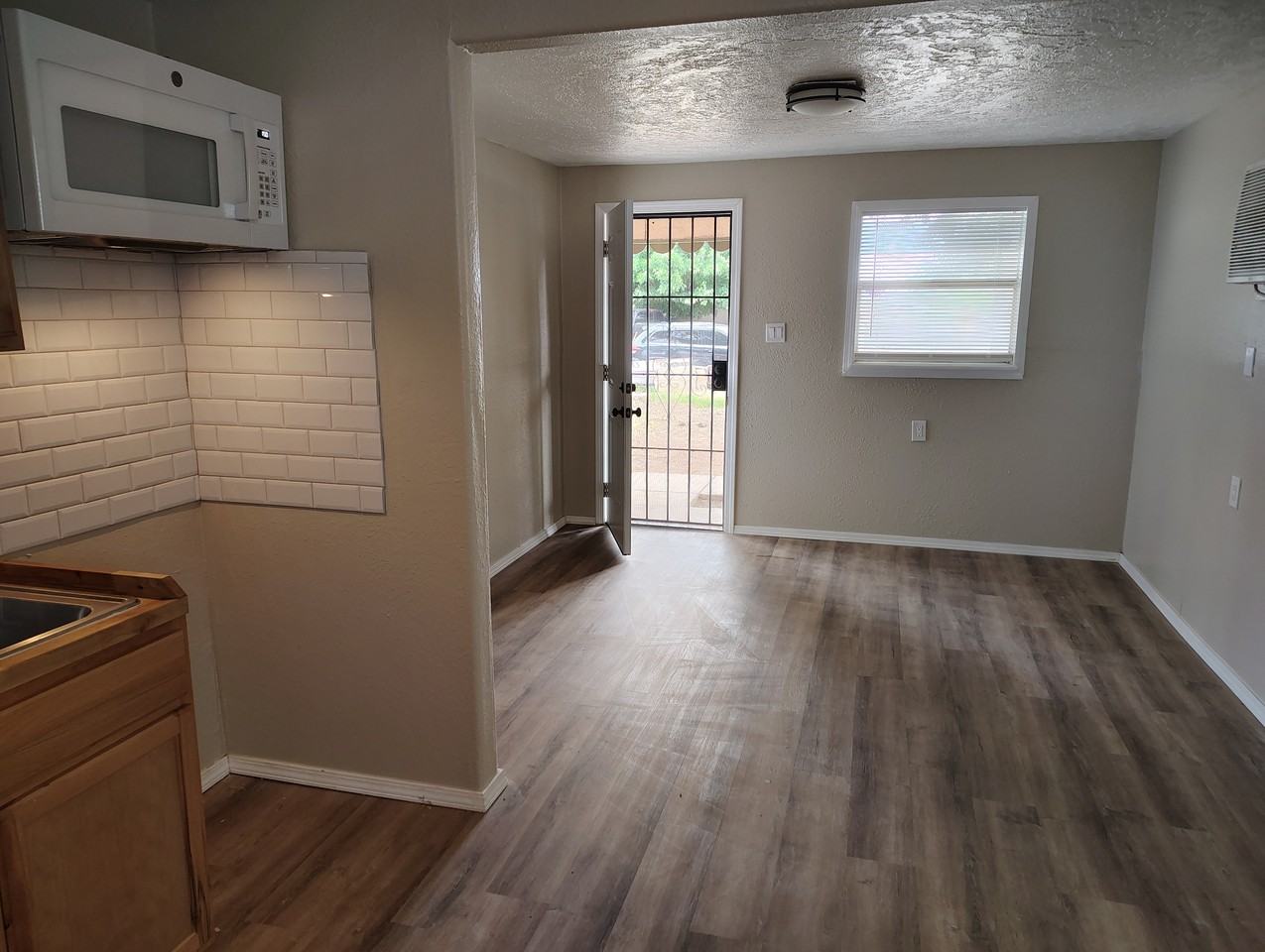 602 S Woody Dr #1 - Photo 6 of 7