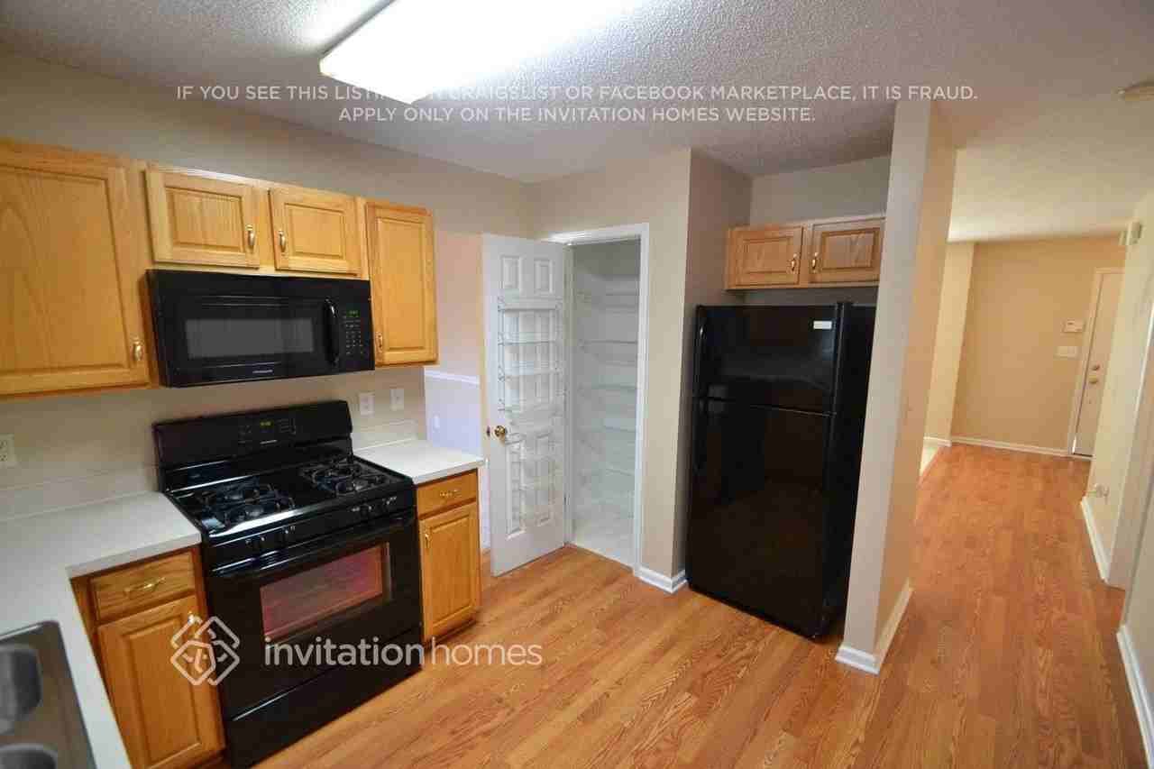 3517 Lusby Ct - Photo 4 of 16