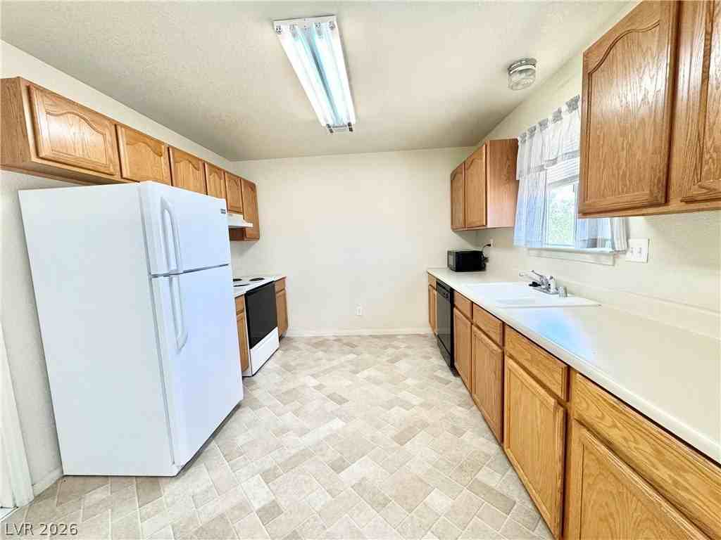 1040 S Marne Ct #C - Photo 3 of 10