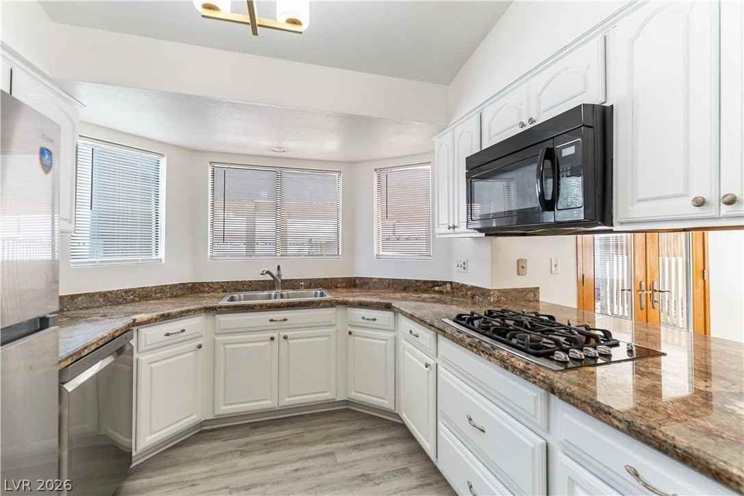 826 Anchor Dr - Photo 5 of 12