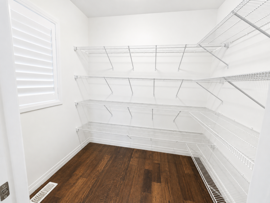 122 Greenwich Ave - Photo 6 of 10