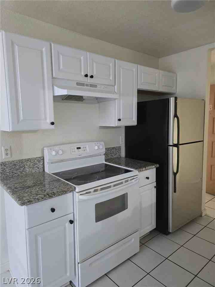 2775 Twistingbow Ln #B - Photo 2 of 5
