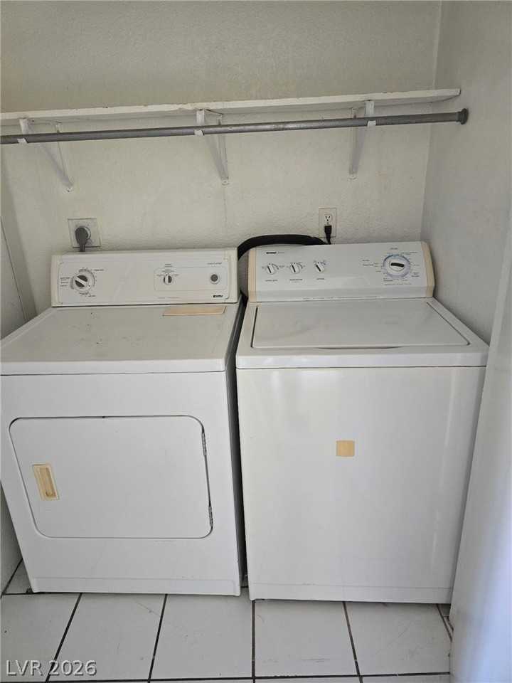 2775 Twistingbow Ln #B - Photo 4 of 5