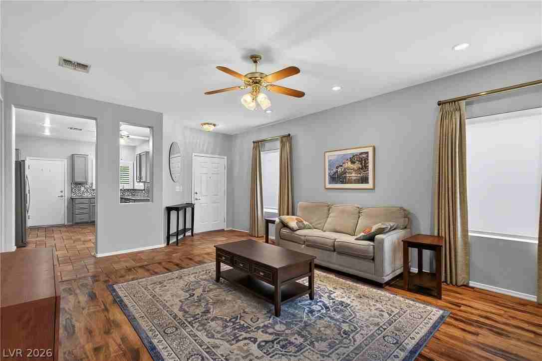 2118 Desert Woods Dr - Photo 4 of 35