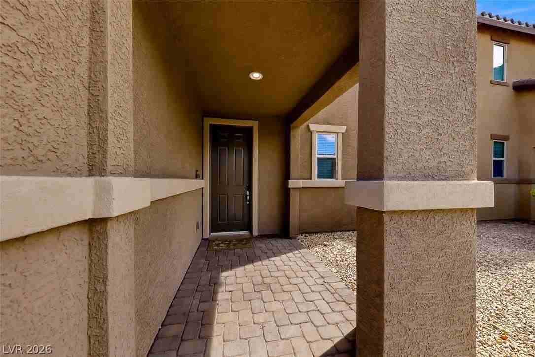 1821 Soto Ln - Photo 3 of 32