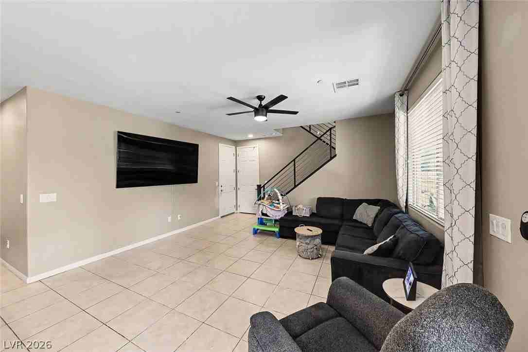 1821 Soto Ln - Photo 6 of 32