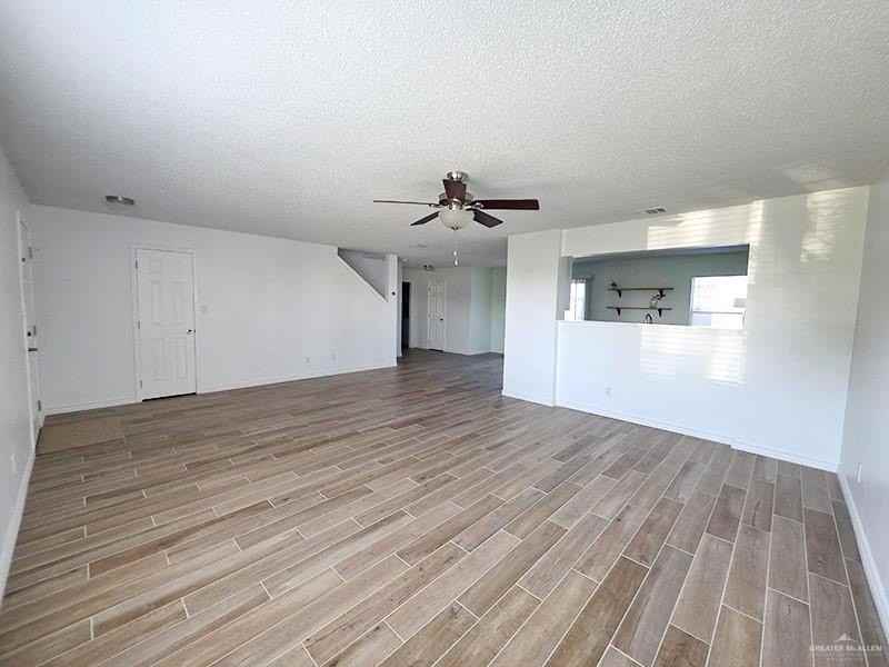 3217 Queens Ave - Photo 3 of 30