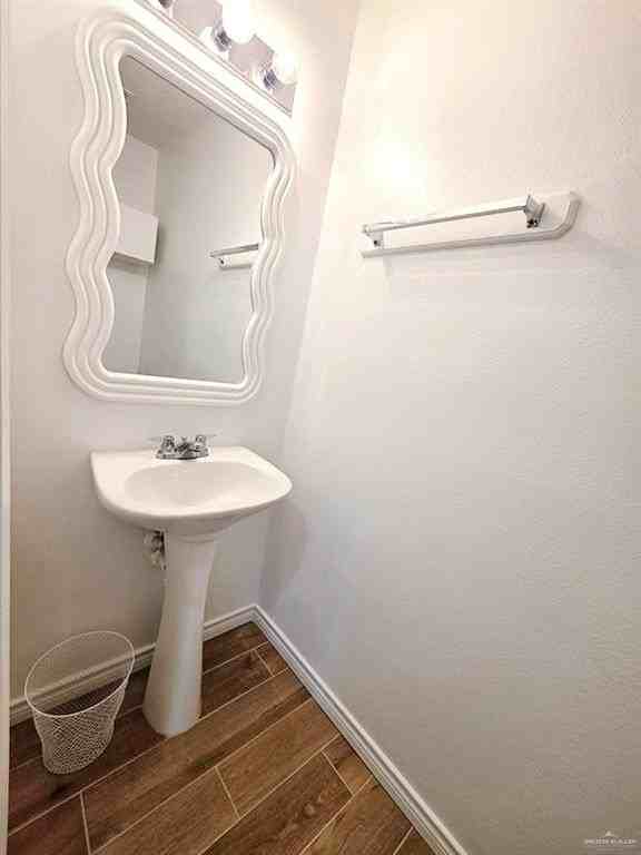 3217 Queens Ave - Photo 7 of 30