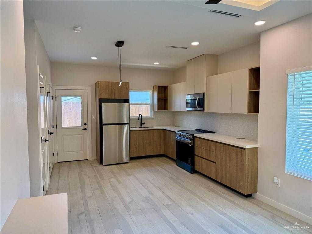 11509 N 25th St #4 - Photo 3 of 12
