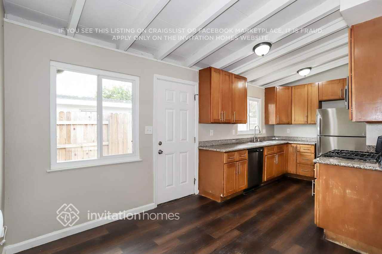 3621 Van Owen St - Photo 5 of 17