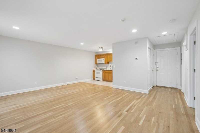 5355 Broadway #D - Photo 5 of 30