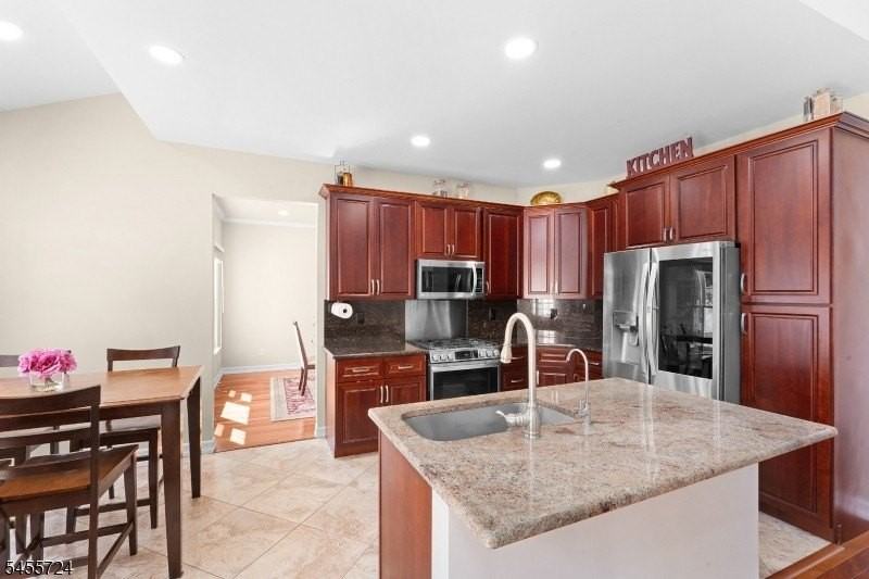 3 Delaney Ct - Photo 7 of 14