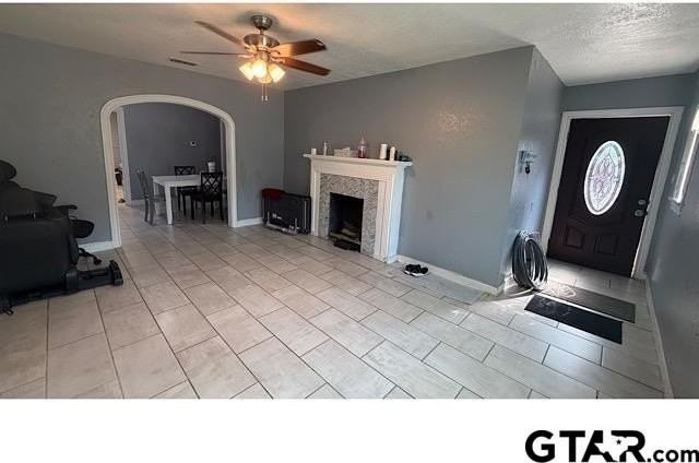 1425 Crescent Dr - Photo 2 of 15