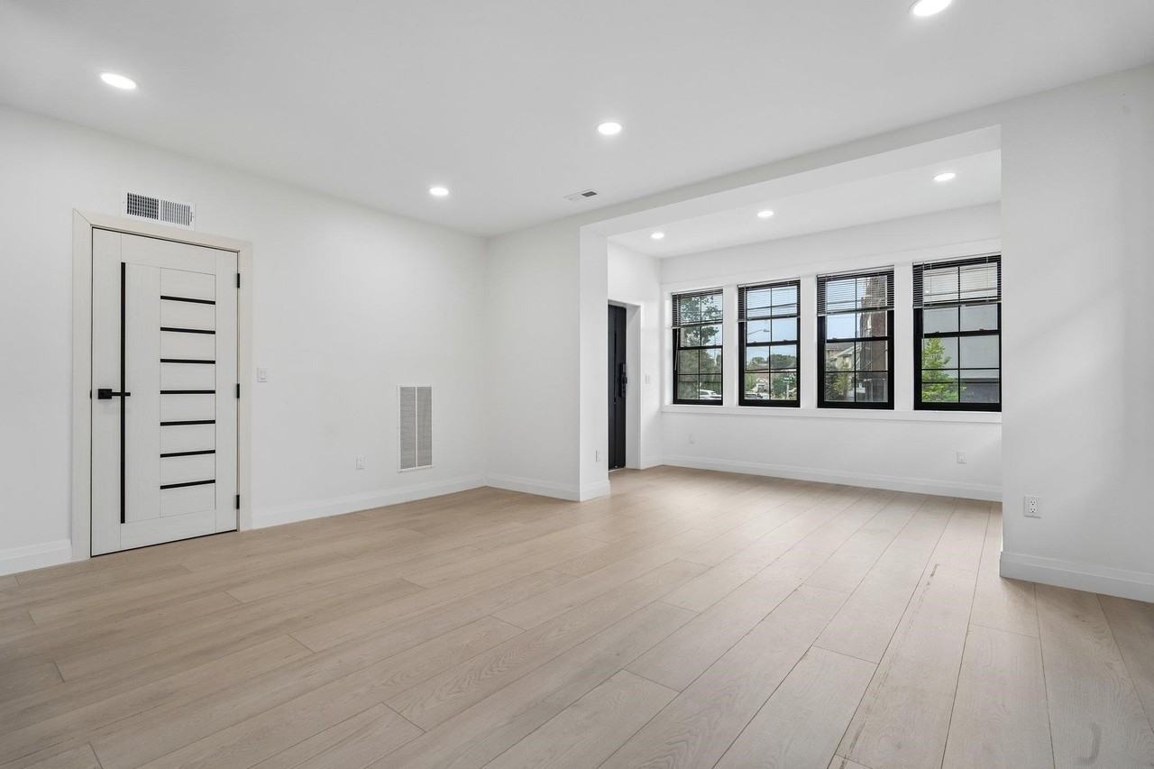 423 Aurora Ave #1 - Photo 2 of 25