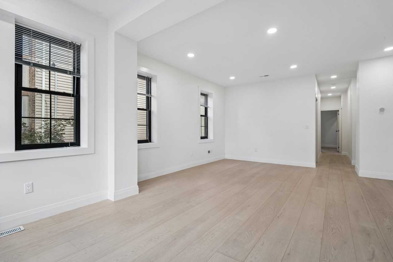 423 Aurora Ave #1 - Photo 5 of 25