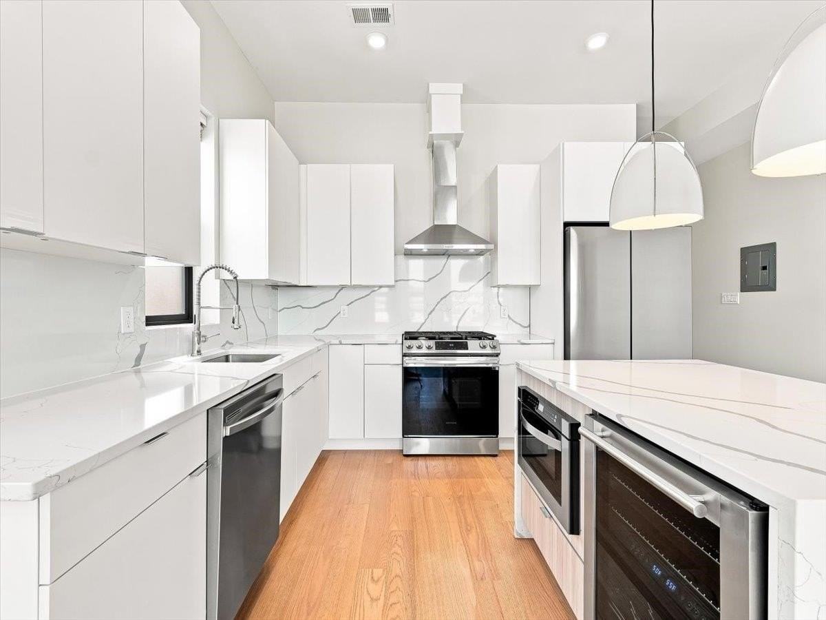 220 Freeman Ave #2 - Photo 6 of 35