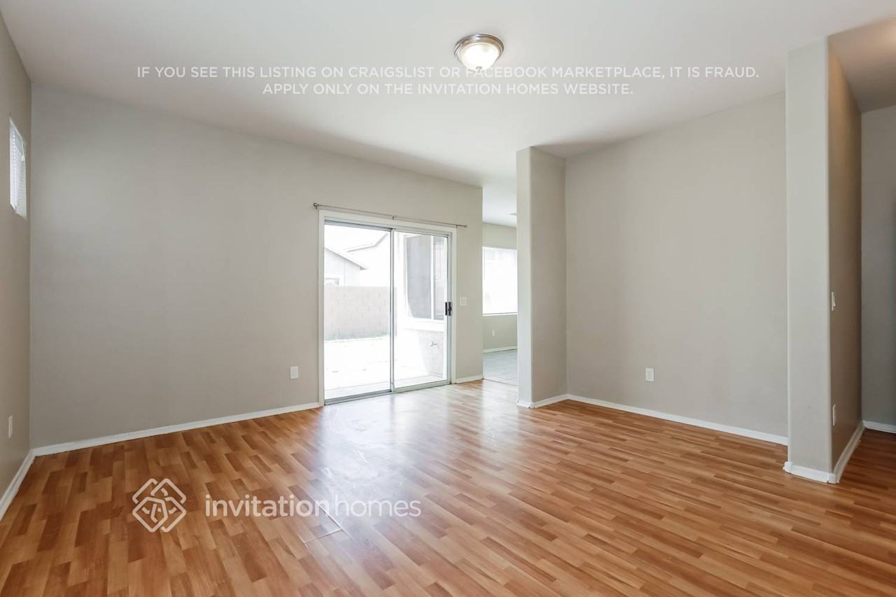 8743 E Kilarea Ave - Photo 4 of 18