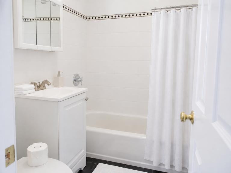 205 W 88th St - Photo 4 of 8