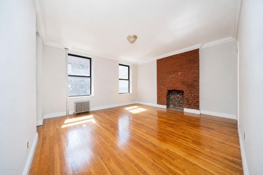 452 9th Ave - Photo 2 of 9