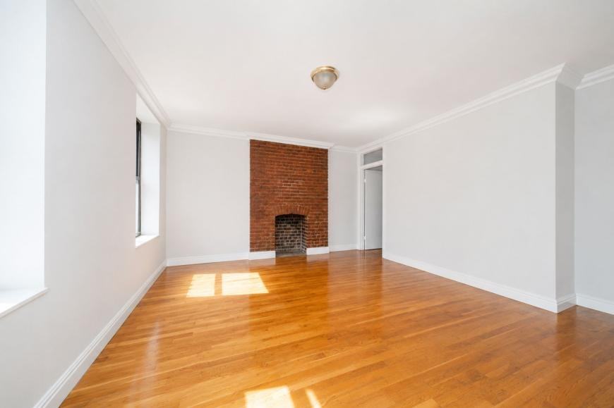 452 9th Ave - Photo 3 of 9