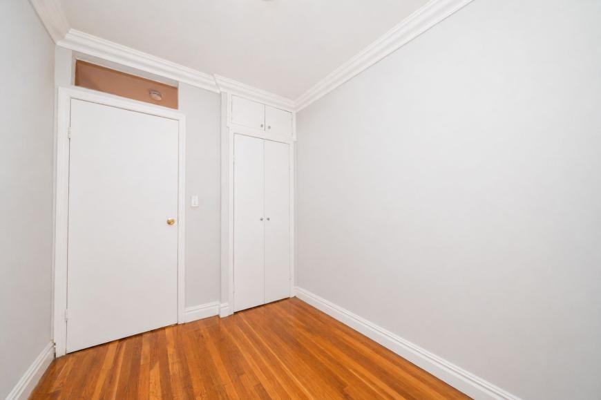 452 9th Ave - Photo 5 of 9