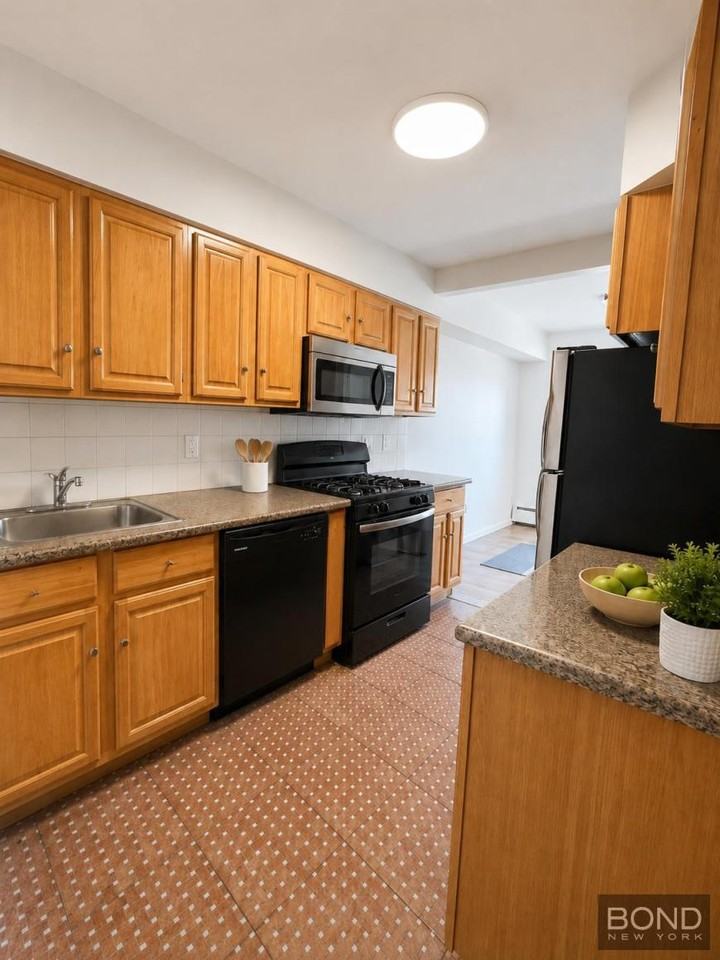 6011 74th St - Photo 3 of 7