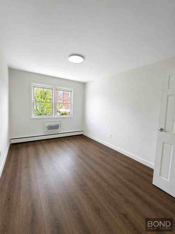6011 74th St - Photo 5 of 7