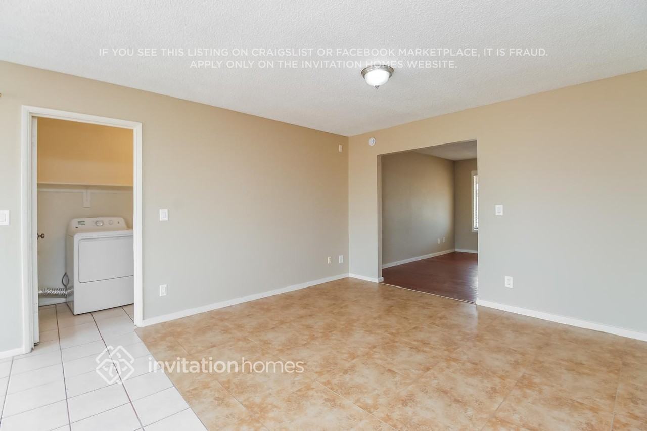 902 W Westchester Ave - Photo 6 of 17