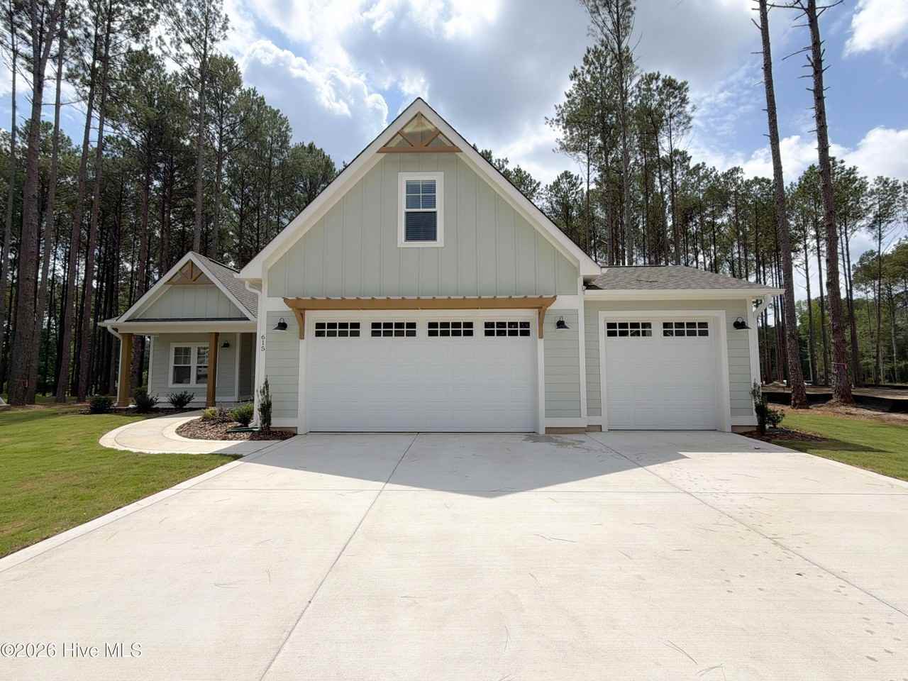 615 Gregory St - Photo 2 of 41