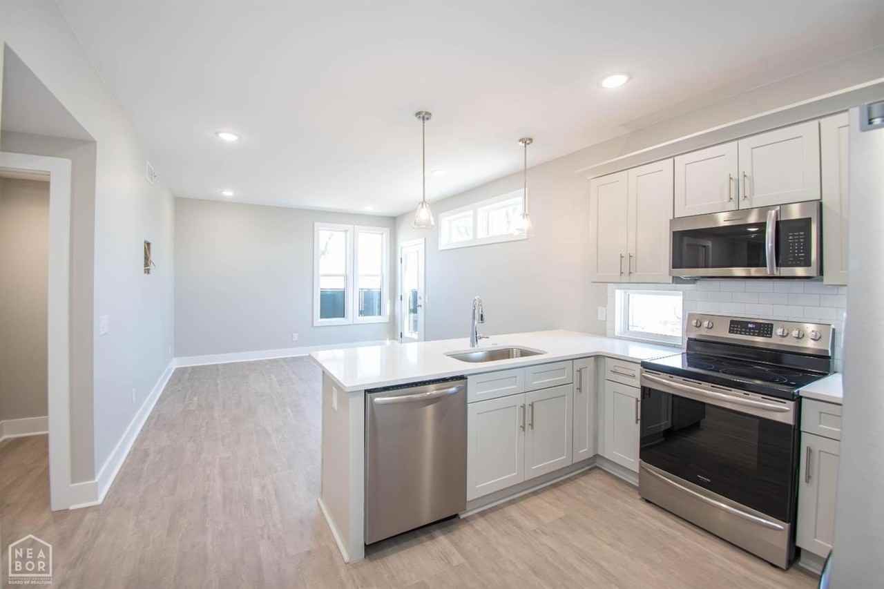 304 Cate Ave - Photo 2 of 16