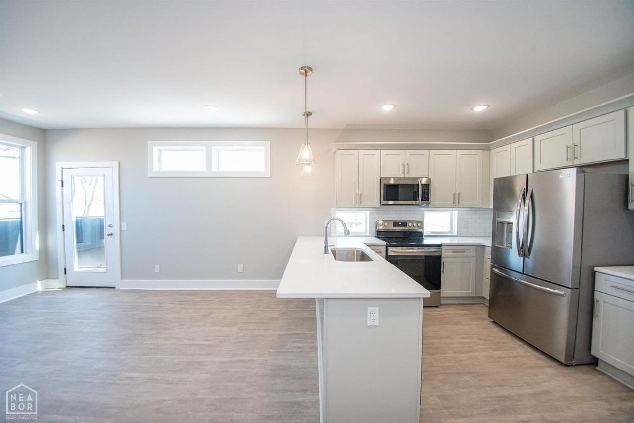 304 Cate Ave - Photo 6 of 16