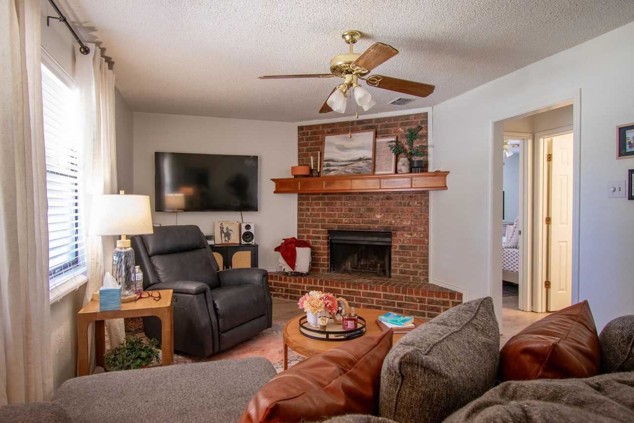 4515 39th St - Photo 3 of 16