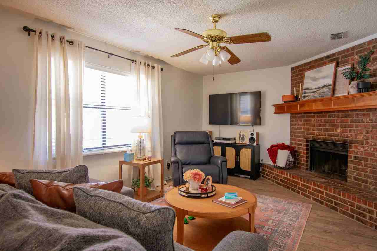 4515 39th St - Photo 4 of 16