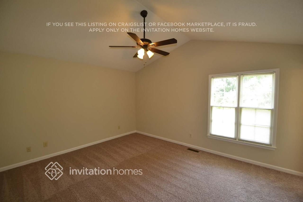 184 Nicole Dr - Photo 2 of 5